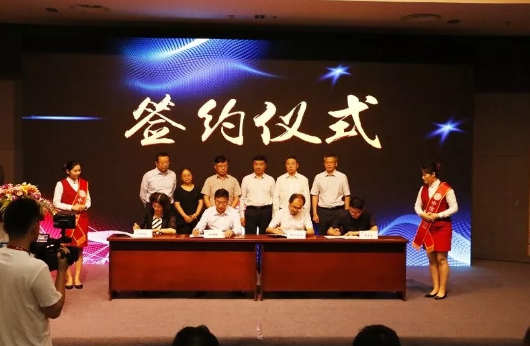金沙贵宾热线检测中心携手江苏银联，全国首例银联移动支付产品走进大学校园(图4)